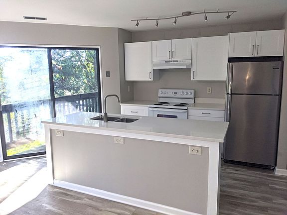 4th image of 8125 Cedar Glen Dr