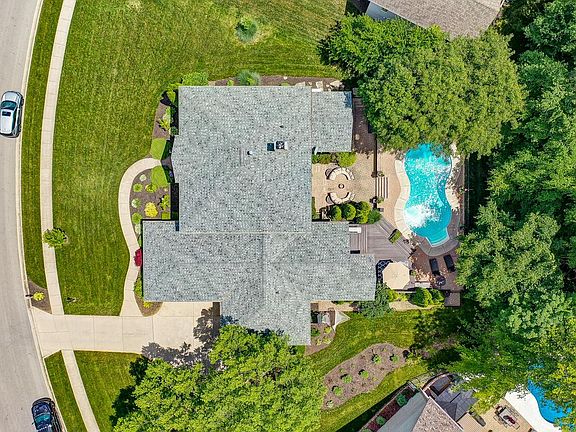 4th image of 12221 Brook Forest Cir