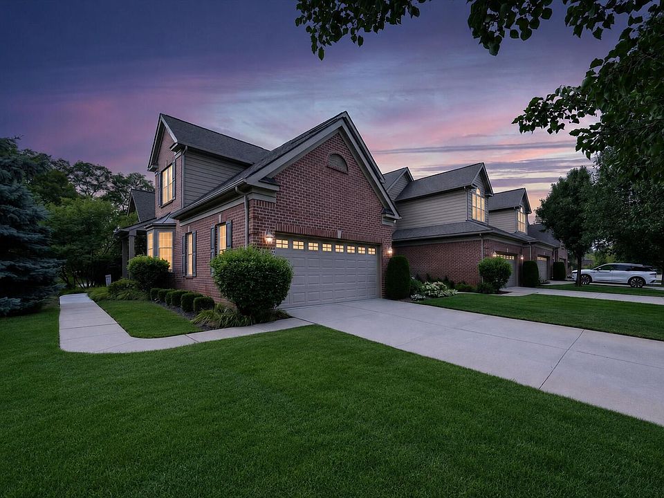 1st image of 44742 Broadmoor Cir N