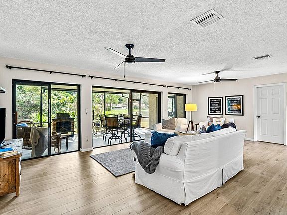 4th image of 7669 Greenlake Way