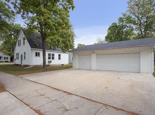 973 Hickory Hill Dr, Green Bay, WI 54304