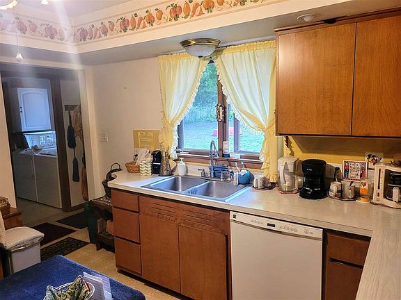 5th image of 107 E Birdsall St