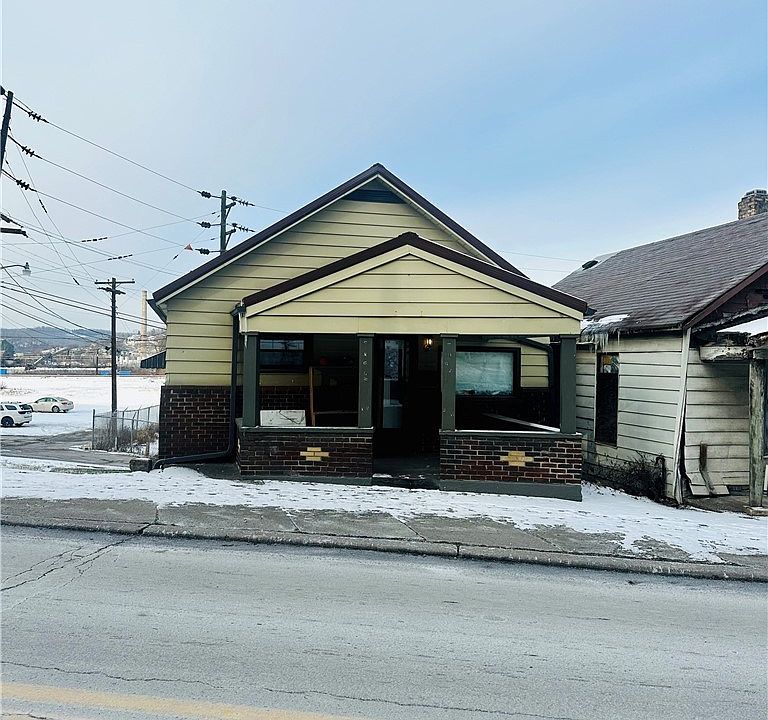 1st image of 407 Main St