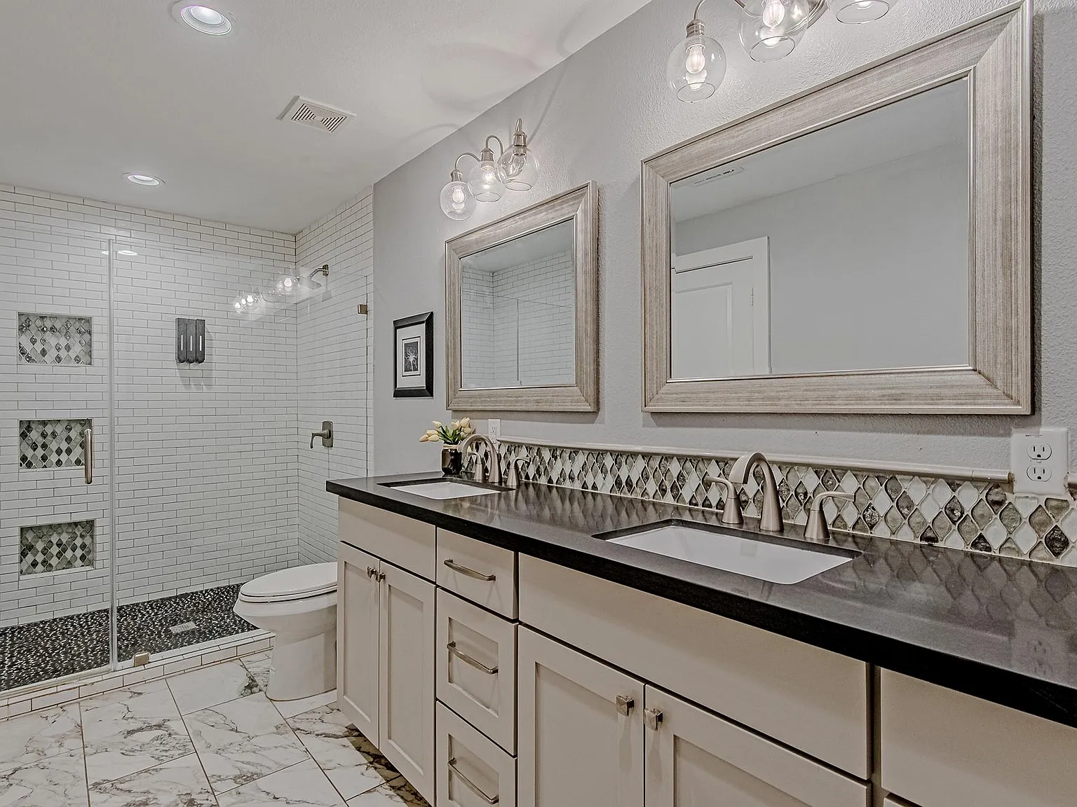 4 bed, 3.5 bath, 3957 sqft, $4,200 — Photo 3