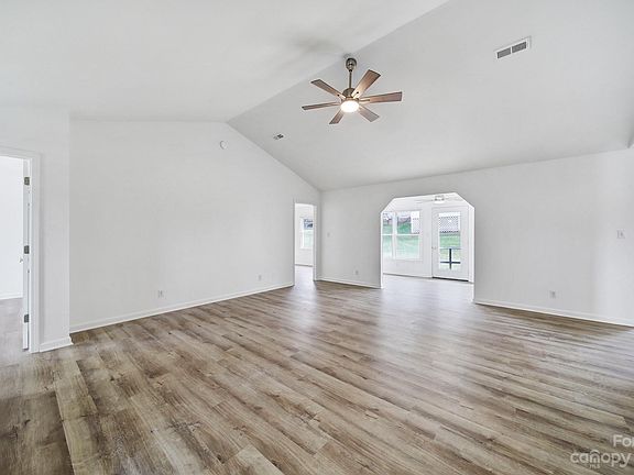 5th image of 106 Hidden Creek Dr