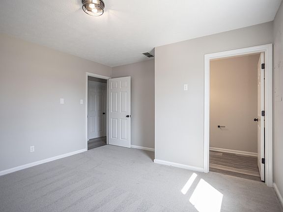 3rd image of 256 Williamsburg Dr
