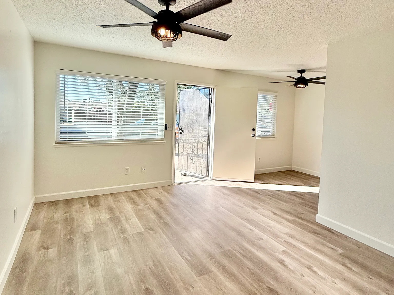 Davis Avenue, 4555 (J) - 2 — Photo 3