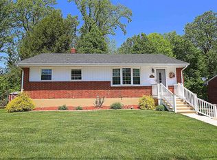 942 Red Ln, Salem, VA 24153