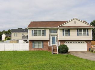 1719 Meadows Rd, Vinton, VA 24179