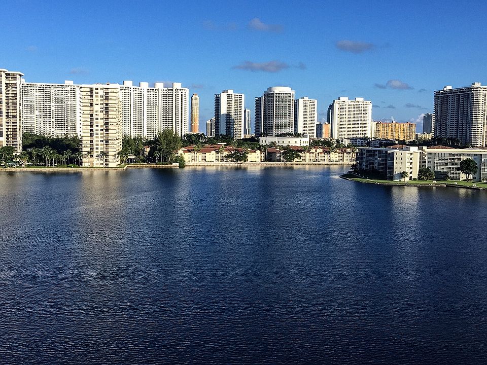 1st image of 18081 Biscayne Boulevard #904