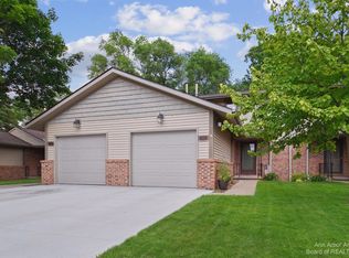 823 Moore Dr #10, Chelsea, MI 48118