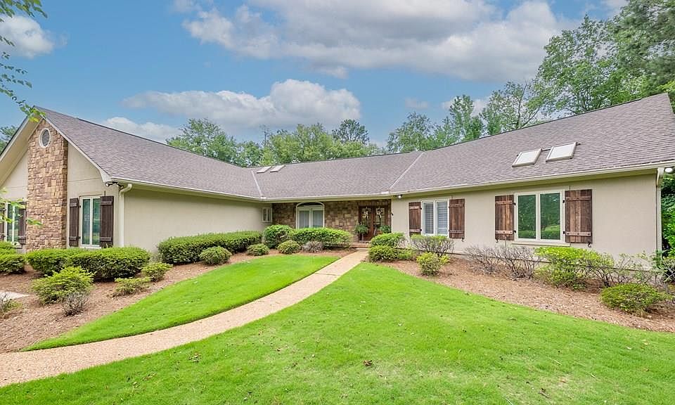 1st image of 4 Stonewood Ct
