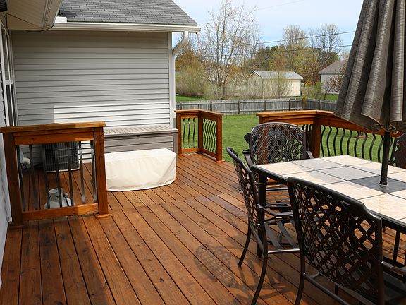4th image of 2144 Meadow Dr
