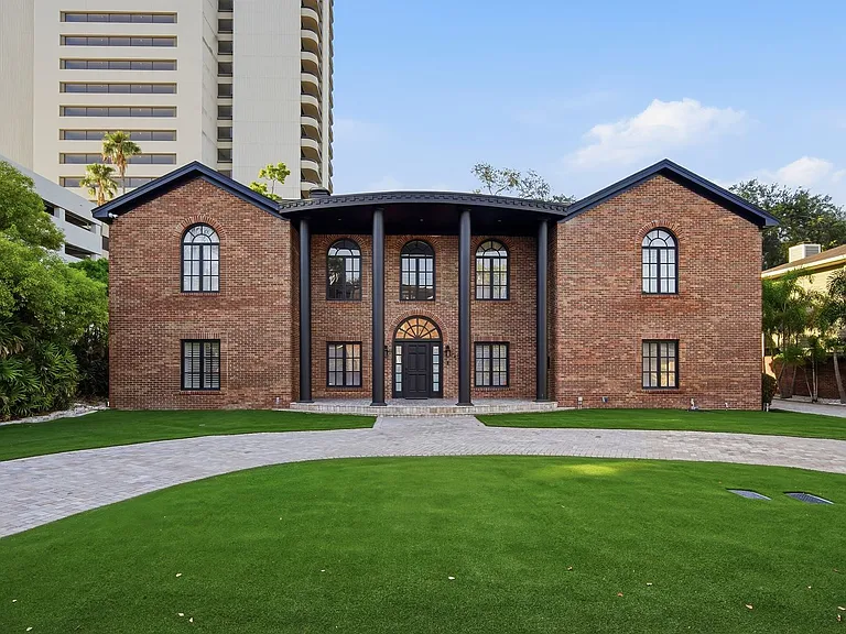 2418 W Palm Dr — Photo 1
