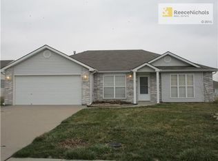 811 Cypress Ct, Raymore, MO 64083