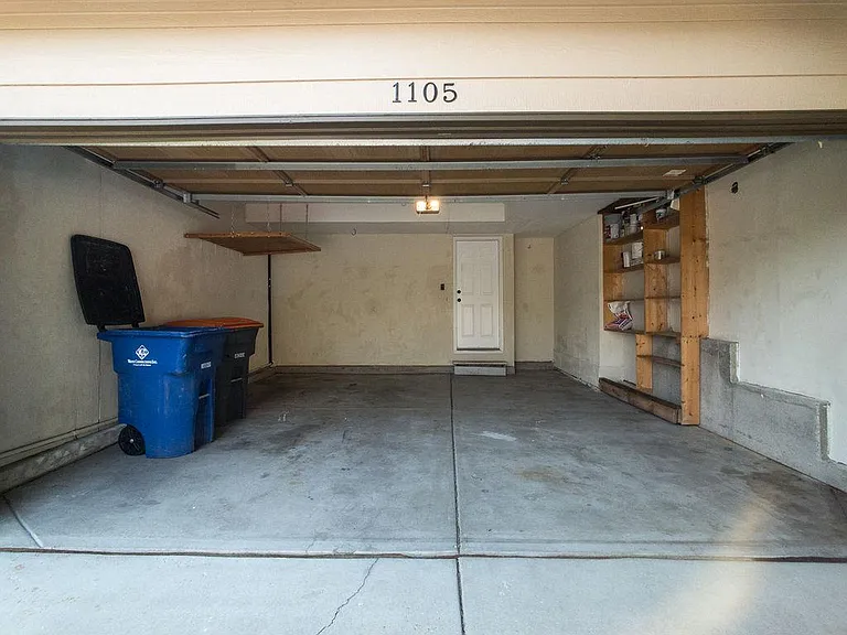 1105 Stoneham St — Photo 34