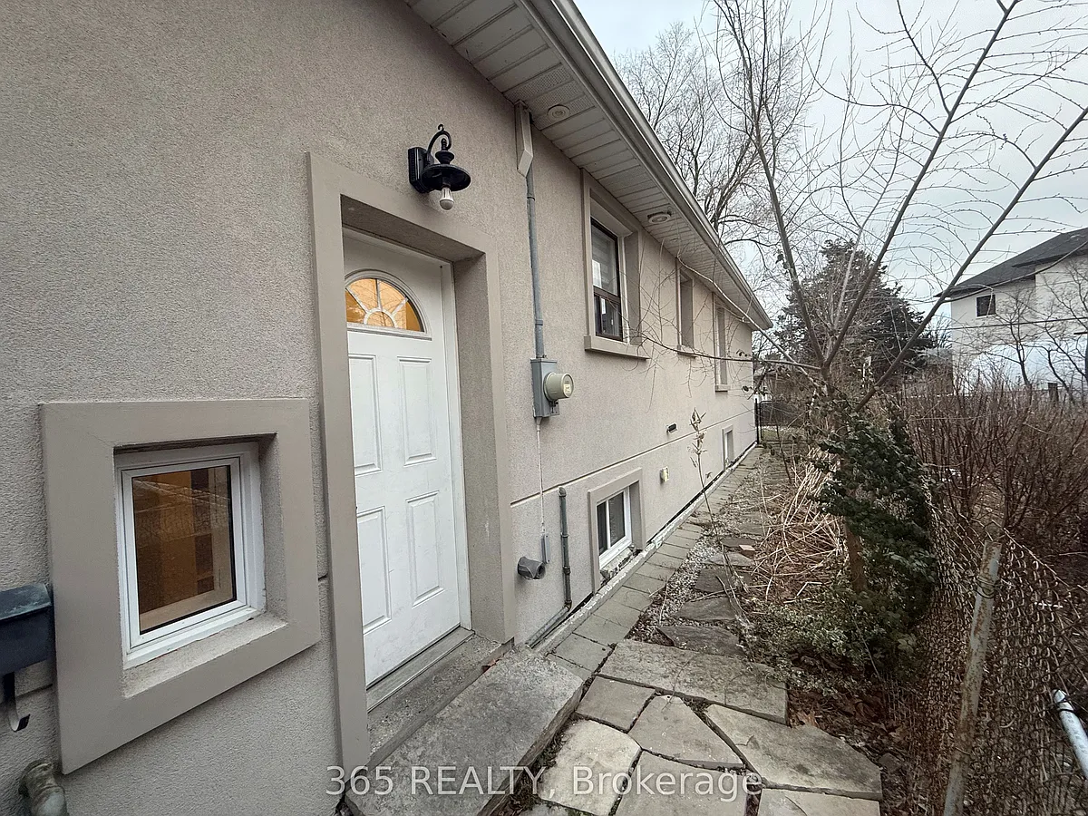 Building Photo - 202 Renforth Dr #BASEMENT