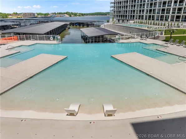 1035 Topsider Ln #119, Osage Beach, MO 65065