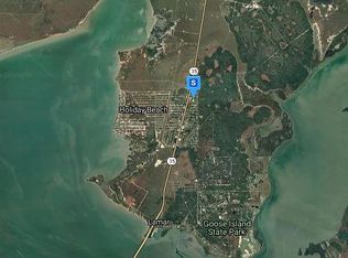 197 Hewett Dr, Rockport, TX 78382