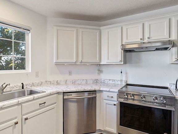 2nd image of 125 W Daybreak Ln Unit 7