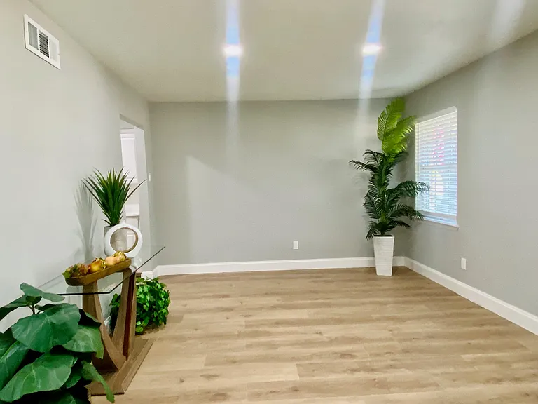 7404 Walling Ln — Photo 5