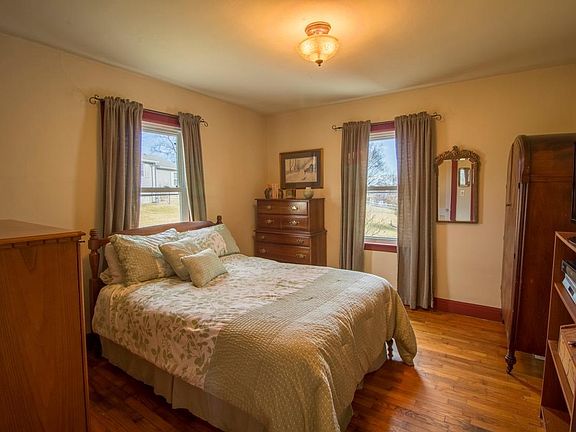 5th image of 252 Bonnycastle Ave