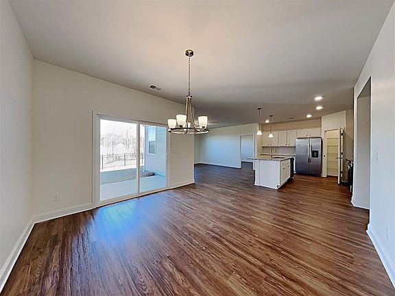 4th image of 964 S Forest Creek Dr