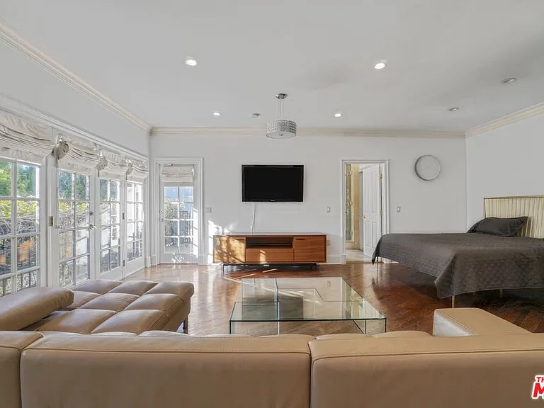 821 N Whittier Dr — Photo 30