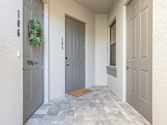 4th image of 421 SW 47th Ter APT 105