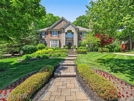 8273 Trafford Ct, Canton, MI 48187