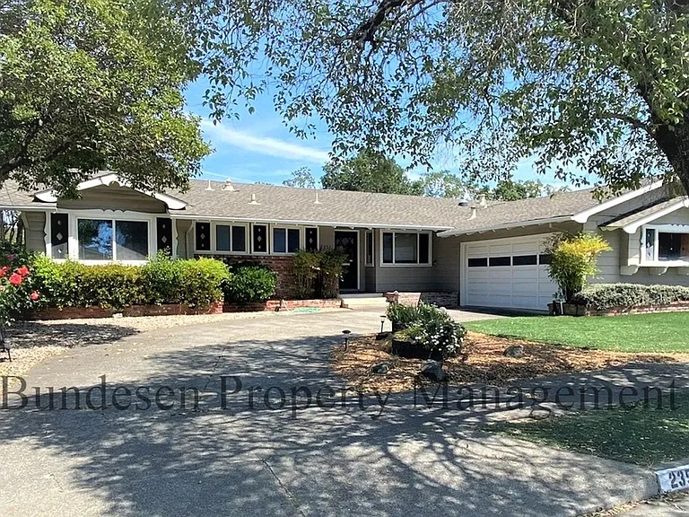 2352 Yulupa Ave — Photo 1
