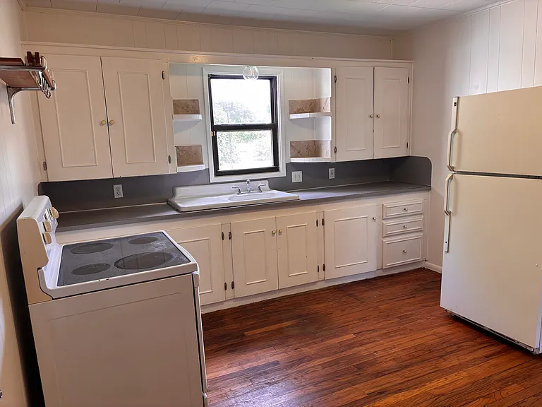 200 Gabriel St — Photo 11