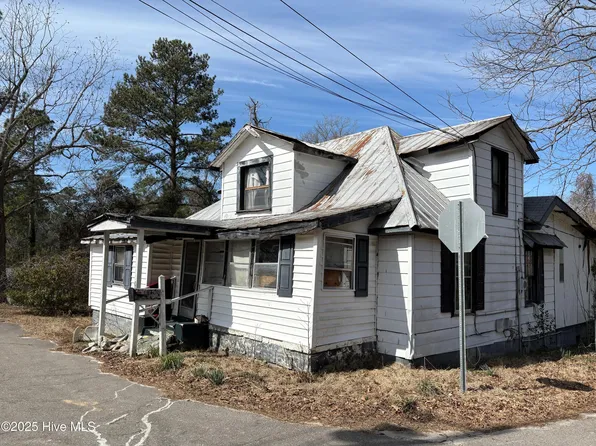 109 Blue Avenue, Raeford, NC 28376
