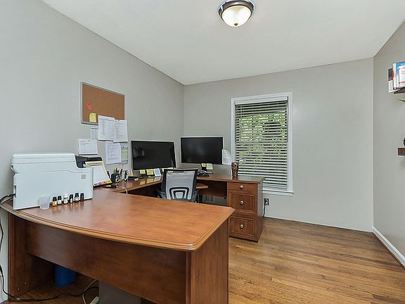 3rd image of 425 Jordan Dr