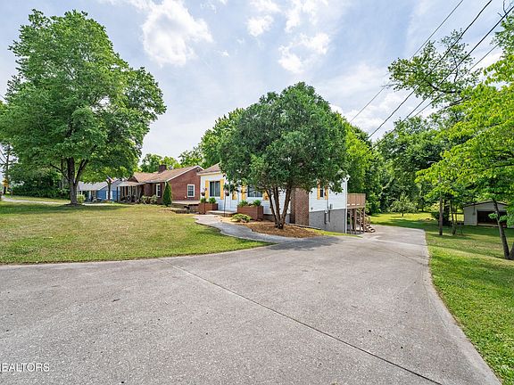 2nd image of 2506 Cedar Ln