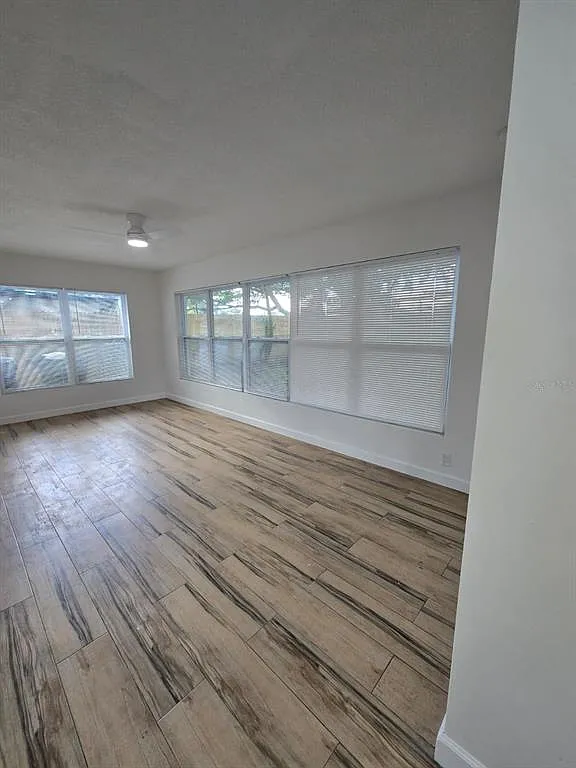 2 bed, 1.5 bath, 1039 sqft, $2,095 — Photo 4
