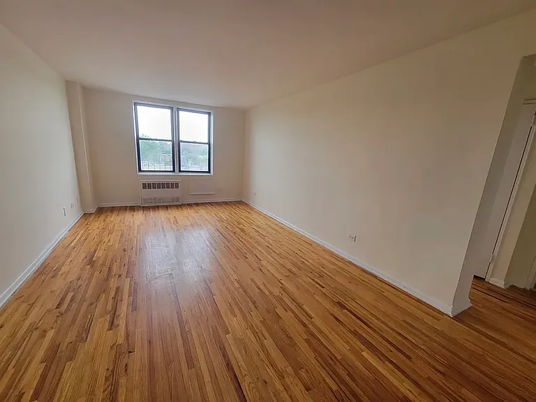 78-40 164th St #4W — Photo 2