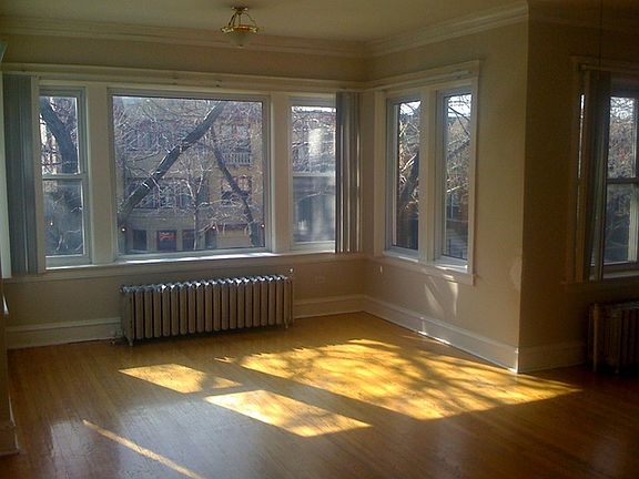 3rd image of 4933 N Monticello Ave