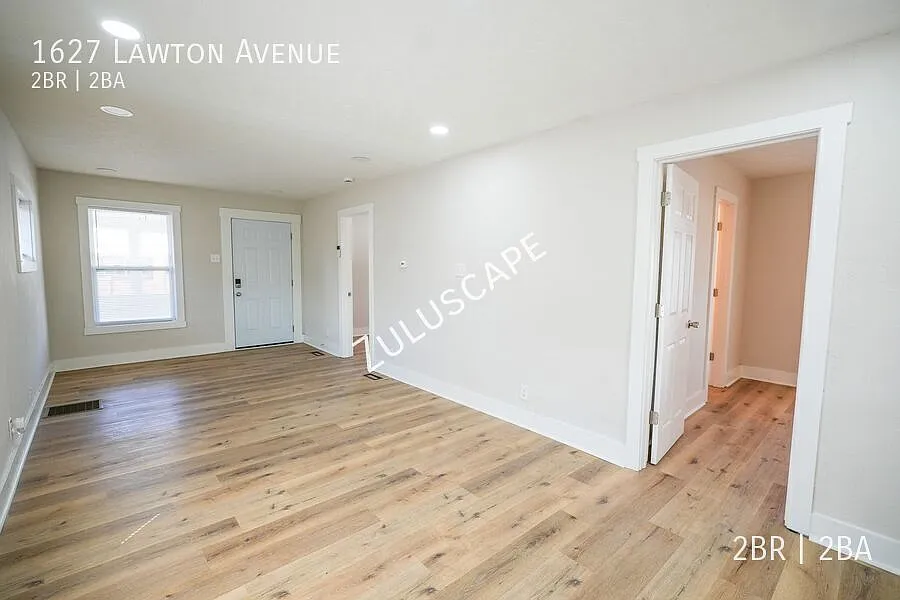 1/2 Off First Month Rent..1627 Lawton Ave. / 2 Bed 2 Bath Ranch — Photo 3