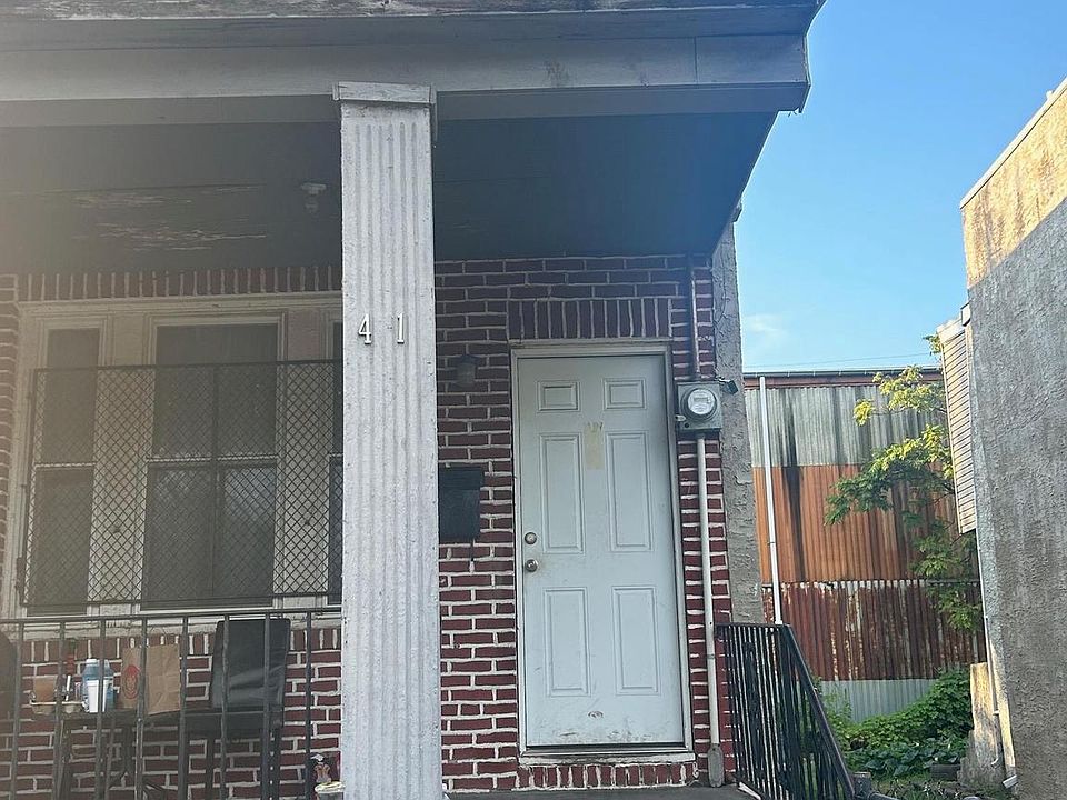 2nd image of 421 Lansdowne Ave