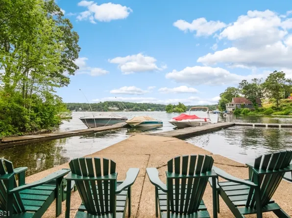 4 Dorel Rd, Hopatcong Boro, NJ 07821