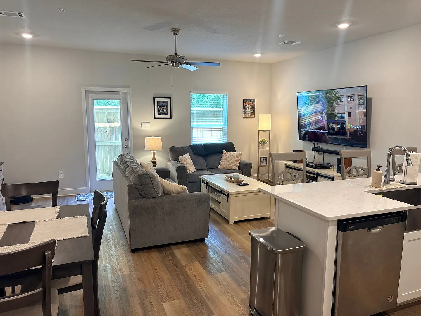 3 Bed 2.5 Bath Townhome for Rent — Photo 4