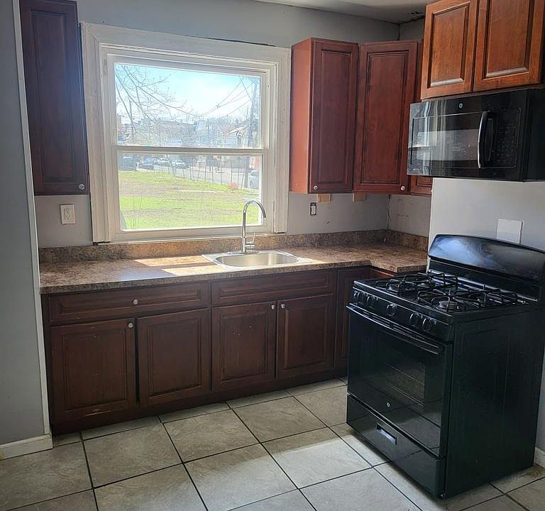 1st image of 192 S 11th St APT 1