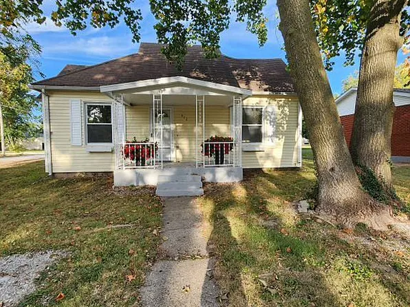 412 Myers St, Shelbina, MO 63468
