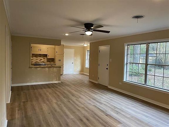 3rd image of 5525 Hooks Ave