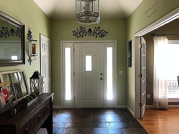 5th image of 851 Shady Oak Dr