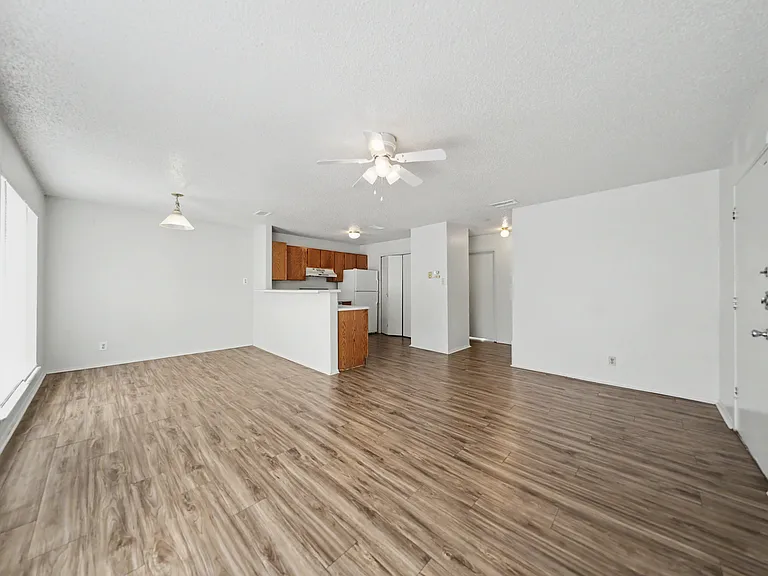 705 W Ave D, Belton — Photo 22