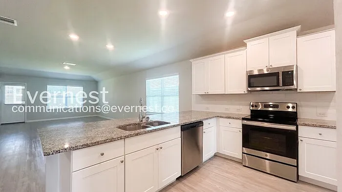 3 bed, 2.0 bath, 1645 sqft, $1,745 — Photo 2