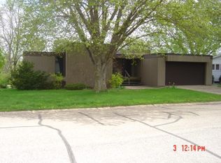 712 Ithaca Ave, Spirit Lake, IA 51360