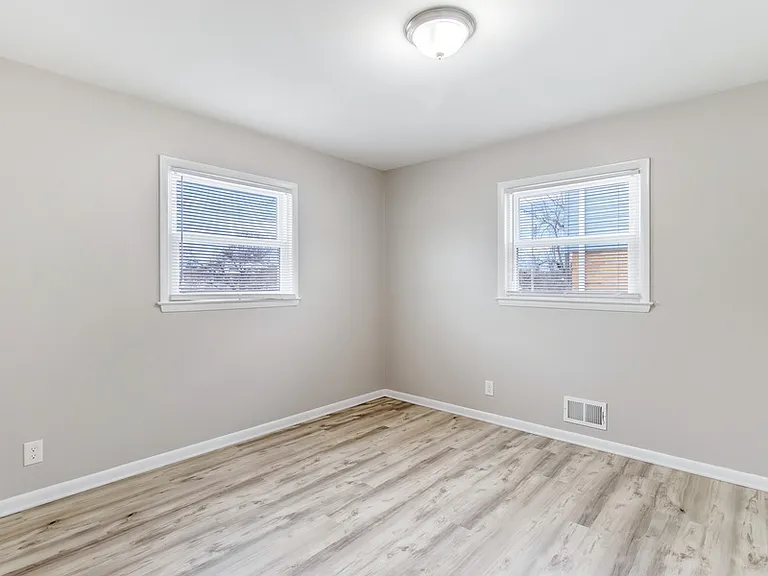 147 S Grand Ave #2 — Photo 11